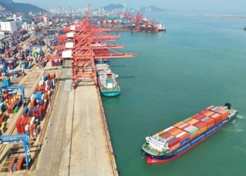 ‘ท่าเรือเหลียนอวิ๋นกั่ง’ จ่ายไฟเรือ 10 ล้านกิโลวัตต์ชั่วโมง ผ่าน‘ระบบไฟฟ้าบกแรงดันสูง’