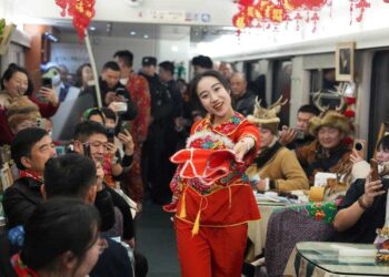 จีนเพิ่มบริการ ‘รถไฟท่องเที่ยวเพื่อผู้สูงวัย’ รับดีมานด์ตลาดวัยเกษียณ
