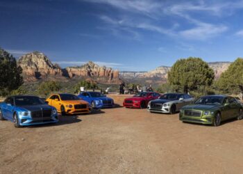 เบนท์ลีย์ มอเตอร์ส เผยภาพ New Flying Spur Speed หลากหลายเฉดสี