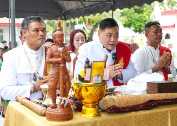 อาจารย์โอ๊กจัดพิธีบูชาครูประจำปี 2568 ครอบเศียรองค์ท้าวเวสสุวรรณ และทอดผ้าป่าเพื่อสมทบทุนสร้างองค์ท้าวเวสสุวรรณ ณ วัดโปรดเกศเชษฐาราม