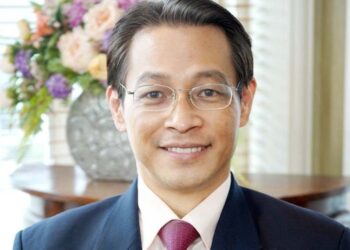 ดร.สุชาติ ติง ไม่ลดดอกเบี้ย แถมปล่อยค่าเงินบาทแข็งมาก ทำประชาชนจนลง