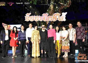 ‘อัยยะ ปักษ์ใต้ FLY 2 SOUTH NOW FESTIVAL II’ จัดใหญ่! แฟชั่นโชว์สุดอลัง กับผ้าภาคใต้สุดสร้างสรรค์