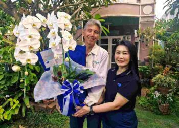 ไทยประกันชีวิต ยินดีกับ ‘ภูวนารถ ณ สงขลา’ ได้รับโล่เกียรติยศ ศิษย์เก่าดีเด่น มธ.