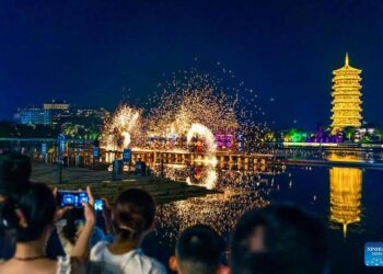 แค่พลิกเงินก็เพิ่ม ‘จางเจียเจี้ย’ ชู‘เทียนเหมินซานยามราตรี’ จับกระแส‘ท่องเที่ยวหลังอาทิตย์ตก’
