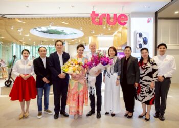 ทรูเปิดบ้าน ‘True Branding Shop’ สาขาใหม่ Dusit Central Park ต้อนรับแขกพิเศษ “คุณศุภจี สุธรรมพันธุ์” ชูคอนเซ็ปต์พื้นที่เทคโนโลยีอนาคตสำหรับคนเมือง