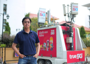 ทรู นำ 3 รถ COW เพิ่มสัญญาณ 5G/4G จุดถนนทรุดตัวหน้าวชิรพยาบาล