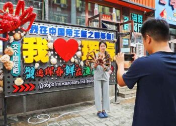 เจาะเบื้องหลังการขนส่ง ‘ปูยักษ์รัสเซีย’ ดาวเด่นบนโต๊ะอาหารของคนจีนช่วงวันตรุษ