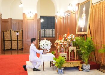 ธอส. ถวายสักการะเบื้องหน้าพระรูปและลงนามถวายความอาลัย สมเด็จพระเจ้าลูกเธอ เจ้าฟ้าพัชรกิติยาภา นเรนทิราเทพยวดี กรมหลวงราชสาริณีสิริพัชร มหาวัชรราชธิดา