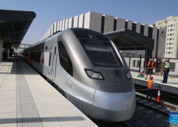 UAE เปิดทดลอง ‘รถไฟโดยสารสายแรก’ จับมือกลุ่มบริษัทจีนสร้างระบบราง