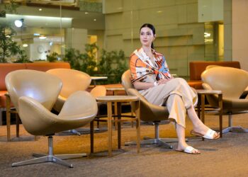 บำรุงราษฎร์ มอบผ้าคลุมไหล่ดีไซน์พิเศษ สะท้อนแนวคิด “Because Every Detail of Your Comfort Matters”