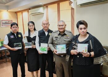 “ศุภมาส” ผนึกตำรวจทลายแหล่งค้ารายใหญ่คลองถม ยึด 20,000 ชิ้น จับ 2 ราย