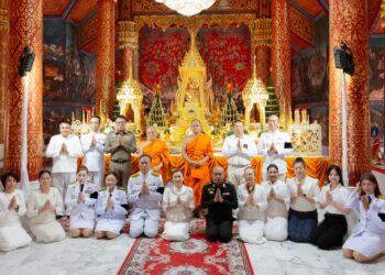 มหามงคลเมืองสกล! อัญเชิญ “พระบรมสารีริกธาตุ” จากพุทธคยา “นฤมล สัพโส” ร่วมน้อมสักการะ ณ พระธาตุเชิงชุม