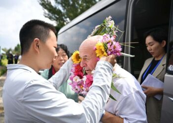 การช่วยกันปลูกต้นไม้ในทะเลทรายแสดงให้เห็นถึงมิตรภาพระหว่างประชาชนจีนและสหรัฐ