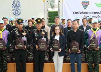 AIS ผนึกกำลังกองพลทหารราบที่ 2 รักษาพระองค์ ระดม “อุ่นใจอาสา”มอบถุงยังชีพ 500 ช่วยผู้ประสบภัยน้ำท่วมปราจีนบุรี